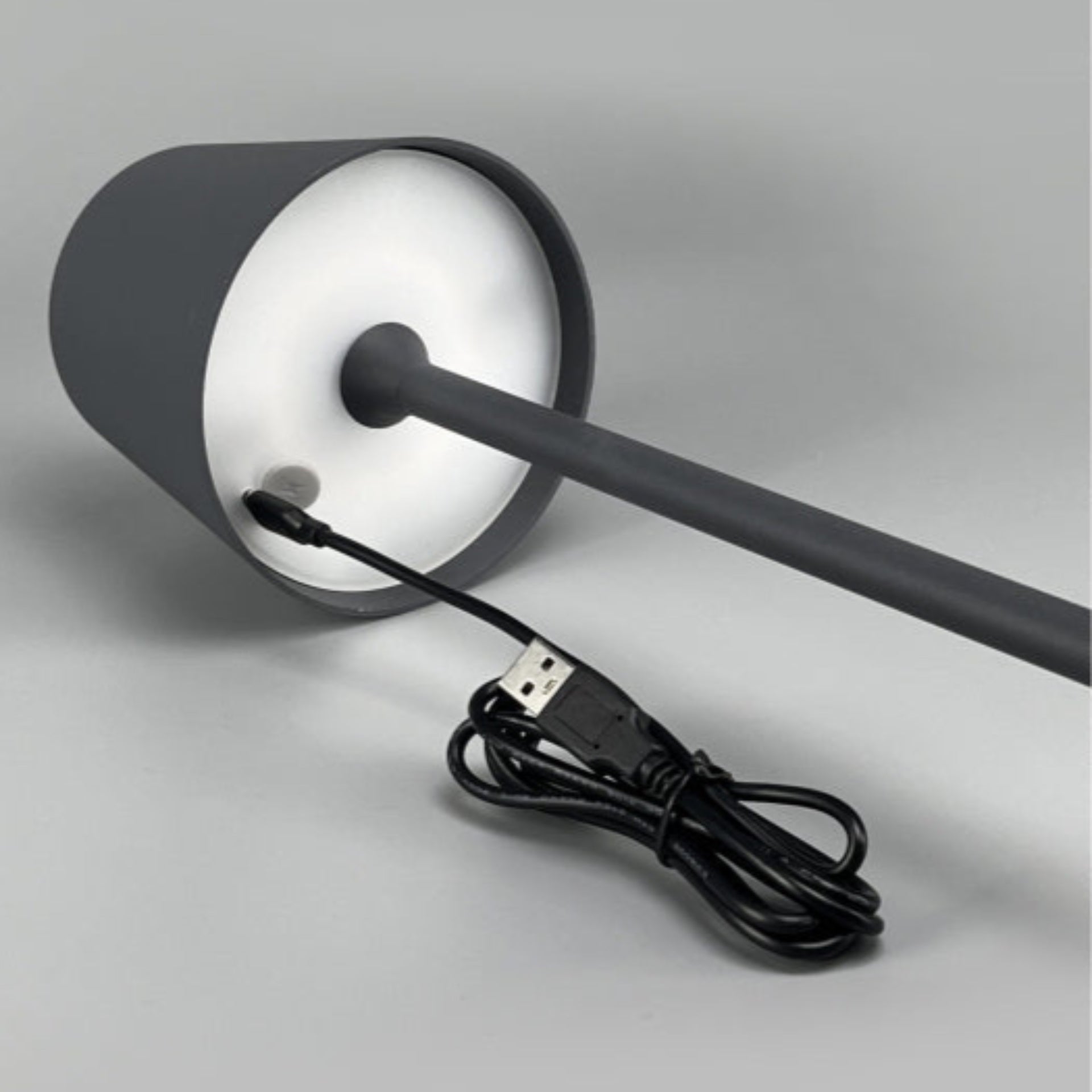 Poldina, lampada da tavolo ricaricabile con USB